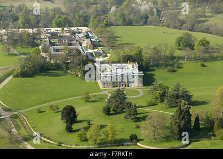 Eine Luftaufnahme von Calke Abbey, Derbyshire. Es gibt schöne, doch verblasst, ummauerten Gärten und der Orangerie, Auricula Theater und Gemüsegärten zu erkunden. Stockfoto