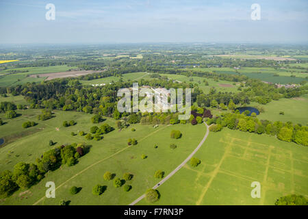 Eine Luftaufnahme von Tatton Park, Cheshire. Im frühen 19. Jahrhundert befindet sich Wyatt Haus inmitten einer 400 Hektar großen Wildpark. Stockfoto