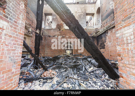 Eine Woche nach dem verheerenden Brand im Clandon Park, Surrey. Ein Feuer brach am Mittwoch 29. April im Clandon Park, einem Herrenhaus aus dem 18. Jahrhundert. Das Feuer verbreitet durch das Gebäude und verursachte erhebliche Schäden. Clandon Park gehörte das Land die meisten Co Stockfoto