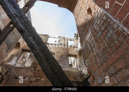 Eine Woche nach dem verheerenden Brand im Clandon Park, Surrey. Ein Feuer brach am Mittwoch 29. April im Clandon Park, einem Herrenhaus aus dem 18. Jahrhundert. Das Feuer verbreitet durch das Gebäude und verursachte erhebliche Schäden. Clandon Park gehörte das Land die meisten Co Stockfoto