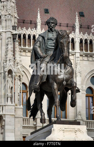 Statue des Grafen Andrássy Gyula im Parlament Országház, am Kossuth Lajos Tér in Budapest, Ungarn-UNESCO-Welterbe Stockfoto