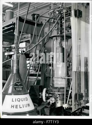 1972 - Culham Labor in der Nähe von Abingdon, Bereshire; Flüssiges Helium gekühlt Kryopumpe - diese Pumpe wurde für pumpende Geschwindigkeitsmessungen und die Entwicklung von Techniken zur Kontrolle der automatischen flüssiges Helium verwendet. Das Saugvermögen der tiefkalt gekühlten Oberfläche (einige 60 qm cm. Fläche) ist 1500 Liter pro Sekunde für Wasserstoff. © Keystone Bilder USA/ZUMAPRESS.com/Alamy Live-Nachrichten Stockfoto