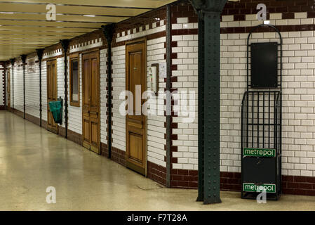 U-Bahn M1 Földalatti unter Andrássy Ut, Station Vörösmarty Tér, Budapest, Ungarn, UNESCO-Welterbe Stockfoto