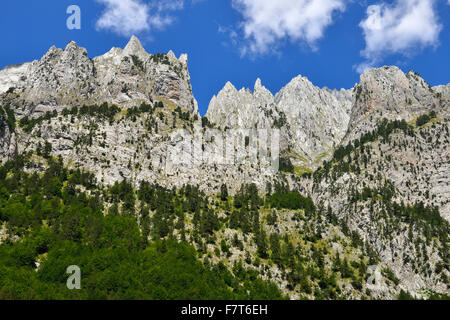 Blick auf die Berge von Runica, Ropojana Tal, Theth, Thethi Nationalpark, albanische Alpen, Prokletije, Balkan, Albanien Stockfoto