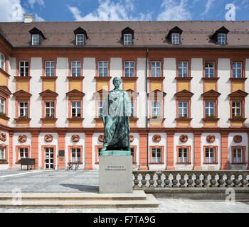 Alte Burg, jetzt das Finanzamt, Denkmal für Maximilian II von Bayern, Bayreuth, Upper Franconia, Bayern, Deutschland Stockfoto