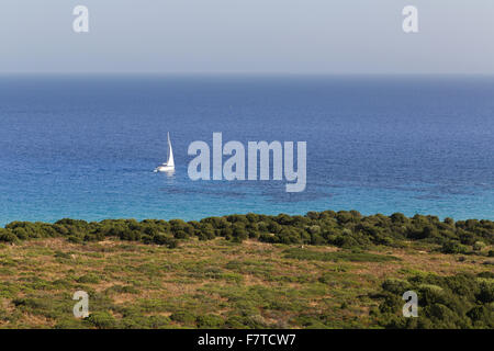 Blick auf den wunderschönen Strand Spiaggia di Porto Sa Ruxi, Sardinien Stockfoto