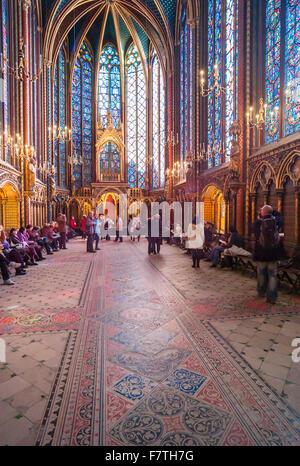 Frankreich, Paris, La Sainte Chapelle, Glasfenster, gewölbte Decke Stockfoto