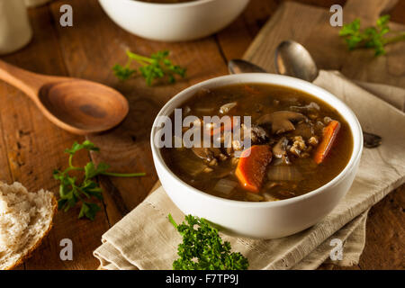 Hausgemachte Pilz Gerste Suppe verzehrfertige Stockfoto