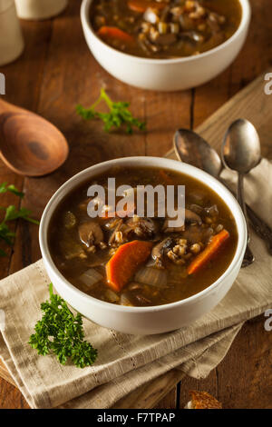 Hausgemachte Pilz Gerste Suppe verzehrfertige Stockfoto