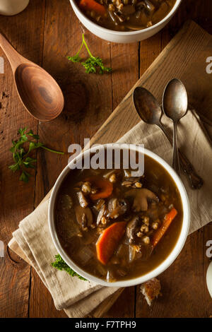 Hausgemachte Pilz Gerste Suppe verzehrfertige Stockfoto