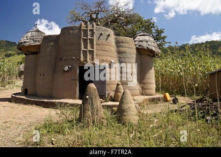 Takienta (Turmhaus) und Vorfahren Schreine, Koutammakou, "Land der Batammariba," Togo Stockfoto