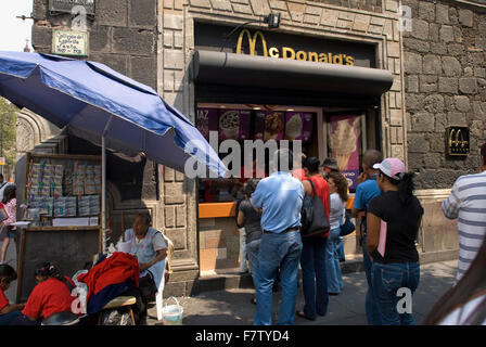 McDonalds in der historischen Viertel Centro in Mexico City, Mexiko Stockfoto