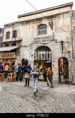 Eingang des Kapalicarsi Grand Basar, Istanbul, Türkei Stockfoto