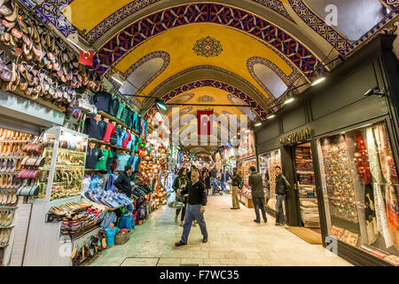 Geschäfte Reihen sich in den großen Basar, Istanbul, Türkei Stockfoto