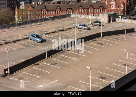 Luftaufnahme eines mehrstöckigen Parkhauses, Birmingham, UK Stockfoto