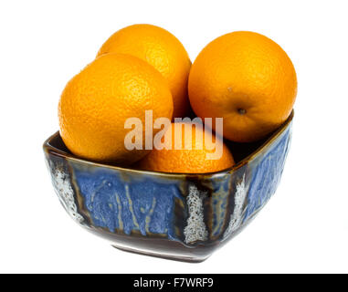 Haufen von Orangen in der Schale Stockfoto