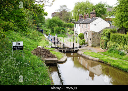 Hall Green Sperre auf dem Macclesfield Zweig der Trent und Mersey Kanal Kirche Lawton Cheshire England UK Stockfoto