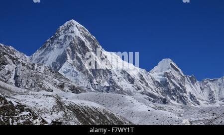 Ri Pumpen- und Lingtren, hohen Bergen in der Everest Region Stockfoto