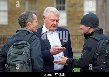 Paddy Ashdown, der ehemalige Führer der Liberalen Demokratischen Partei, auf College Green, Westminster, 2015 Stockfoto