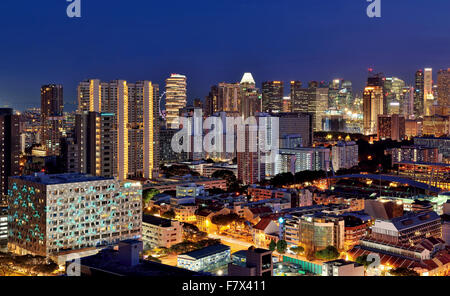Singapur Skyline bei Nacht Stockfoto