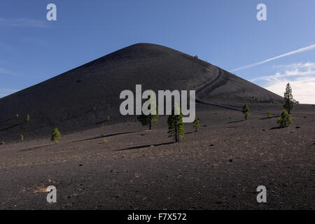 Schlackenkegel und Lava Betten, Lassen Volcanic Park, Kalifornien, USA Stockfoto