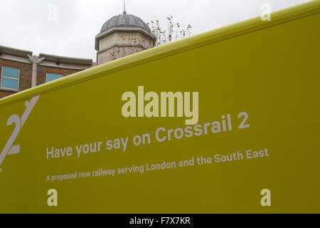 Wimbledon, London, UK. 3. Dezember 2015. Mitglieder der Öffentlichkeit sind eingeladen, im Rahmen einer Konsultation für eine vorgeschlagene Crossrail 2 Route dienen im Süd-Osten von London, Rückgang in Wimbledon vorgeschlagene Verknüpfung von Surrey, Hertfordshire über zentrale London bis 2030 mit einem neuen Crossrail 2 Bahnhof fertig gestellt werden. Bildnachweis: Amer Ghazzal/Alamy Live-Nachrichten Stockfoto