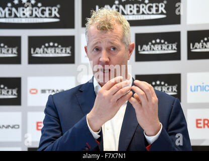 Berlin, Deutschland. 3. Dezember 2015. Lebenswichtige Heynen, Trainer der deutschen Volleyball-Nationalmannschaft, liefert Bemerkungen im Rahmen einer Pressekonferenz auf der Olympia-Qualifikation ab Bj. 05, 10. Januar 2016, in Berlin, Deutschland, 3. Dezember 2015. Foto: BRITTA PEDERSEN/Dpa/Alamy Live News Stockfoto