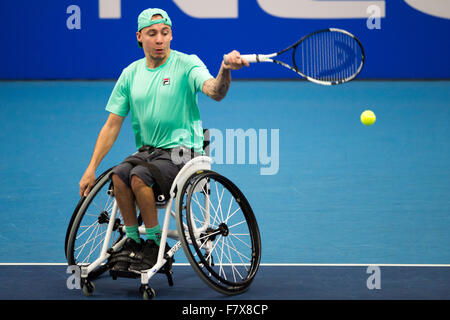 Olympiapark, London, UK. 3. Dezember 2015. Andy Lapthorne von Großbritannien in Aktion gegen Italien Erenlib Israel in der NEC-Rollstuhl-Tennis-Masters. Bildnachweis: Brandon Griffiths/Alamy Live-Nachrichten Stockfoto