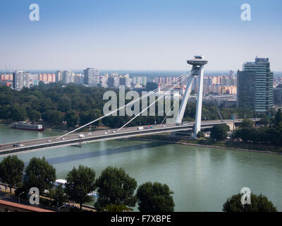 Brücke über die Donau in Bratislava, Slowakei Stockfoto