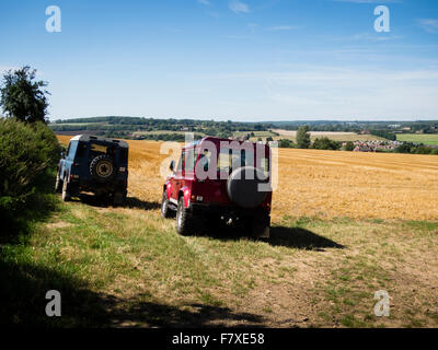 Defender Landrover im Feld Stockfoto