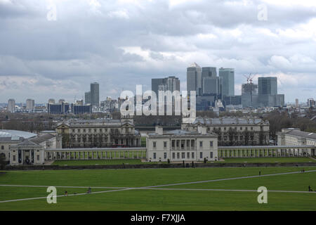 Queens House und National Maritime Museum Greenwich mit Canary Wharf im Hintergrund Stockfoto