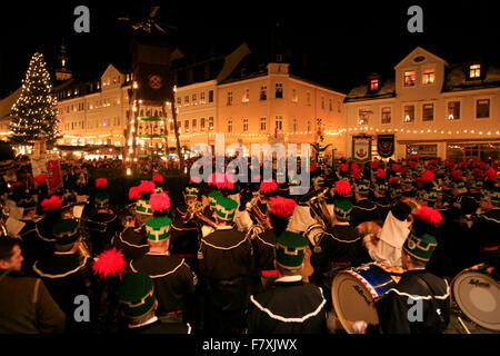 Europa, Deutschland, Sachsen, Erzgebirge, Schneeberg, Lichtelfest, Weihnachtsmarkt, Grosse Bergparade Stockfoto