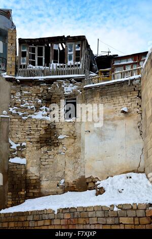 Alten baufälligen Fenster in Baku die Altstadt, ein UNESCO-Weltkulturerbe in Aserbaidschan Stockfoto