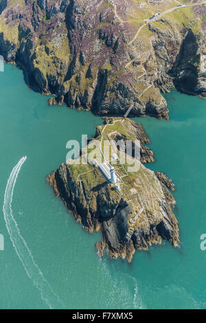 Luftaufnahmen der South Stack Leuchtturm auf Anglesey, Wales Stockfoto