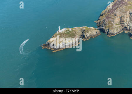 Luftaufnahmen der South Stack Leuchtturm auf Anglesey, Wales Stockfoto