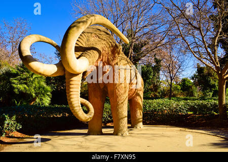 El Mamut Skulptur von Miquel Dalmau. Parc De La Ciutadella, Barcelona, Katalonien, Spanien. Stockfoto