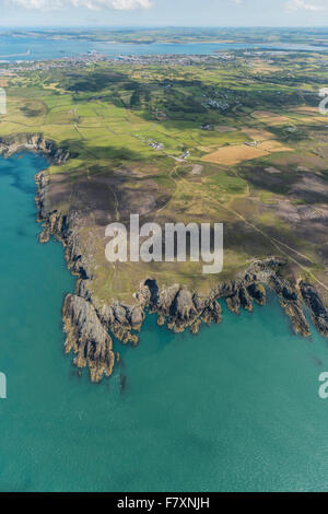 Luftaufnahmen der South Stack Leuchtturm auf Anglesey, Wales Stockfoto