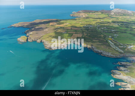 Luftaufnahmen der South Stack Leuchtturm auf Anglesey, Wales Stockfoto