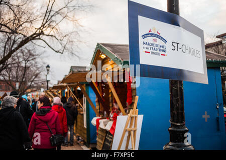 Longueuil, Kanada - 22. Dezember 2015. Christmas Market statt in einem Park. Mehr als fünfzig Anbieter präsentieren. Hier ist dem Ortseingangsschild. Stockfoto