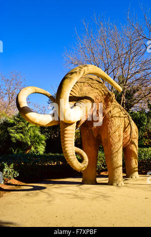 El Mamut Skulptur von Miquel Dalmau. Parc De La Ciutadella, Barcelona, Katalonien, Spanien. Stockfoto