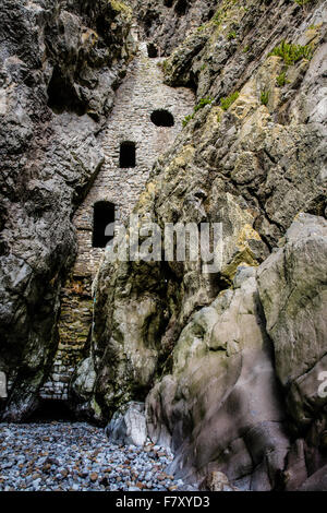 Culver Loch eine historische Taubenschlag gebaut in Felsen in der Nähe von Port Eynon auf der Gower-Halbinsel in South Wales UK Stockfoto