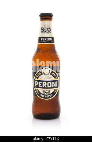 Flasche Peroni Grand Riserva Bier auf weißem Hintergrund Stockfoto