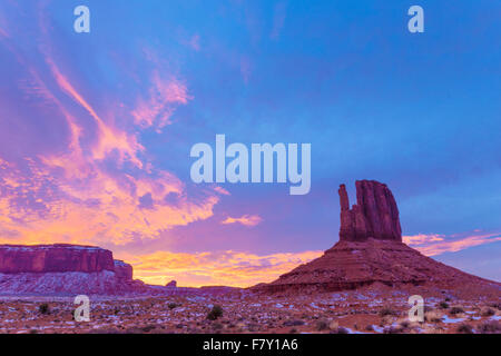 West Mitten Butte und Sunset, Monument Valley Tribal Park, Arizona-Navajo-Reservat Stockfoto