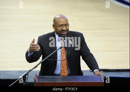 Philadelphia, Pennsylvania, USA. 3. Dezember 2015. Philadelphia-Bürgermeister MICHAEL NUTTER, begrüßt die Medien auf der Democratic National Convention Committee Herbst Medien exemplarischen Vorgehensweise bei Wells Fargo Center in Philadelphia Pa © Ricky Fitchett/ZUMA Draht/Alamy Live News Stockfoto