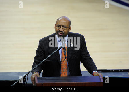 Philadelphia, Pennsylvania, USA. 3. Dezember 2015. Philadelphia-Bürgermeister MICHAEL NUTTER, begrüßt die Medien auf der Democratic National Convention Committee Herbst Medien exemplarischen Vorgehensweise bei Wells Fargo Center in Philadelphia Pa © Ricky Fitchett/ZUMA Draht/Alamy Live News Stockfoto