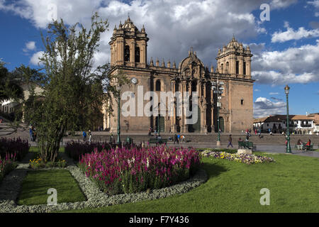 Cuzco Kathedrale, mit dem Bau im 16. Jahrhundert auf der Grundlage von Viracocha Inca Palast. Stockfoto