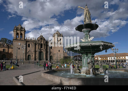 Cuzco Kathedrale, mit dem Bau im 16. Jahrhundert auf der Grundlage von Viracocha Inca Palast. Stockfoto