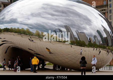 Die Skulptur Cloud Gate im Millennium Park, Chicago, Illinois. Foto von Trevor Collens 16.04.2014 Stockfoto