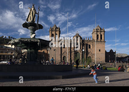 Cuzco Kathedrale, mit dem Bau im 16. Jahrhundert auf der Grundlage von Viracocha Inca Palast. Stockfoto