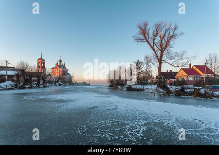 Pereslawl-Salesskij, Russland-29. November 2015: Sorokosvyatsky Kirche der vierzig Märtyrer Sevastiysky 1775-Jahr. Blick von der Ea Stockfoto